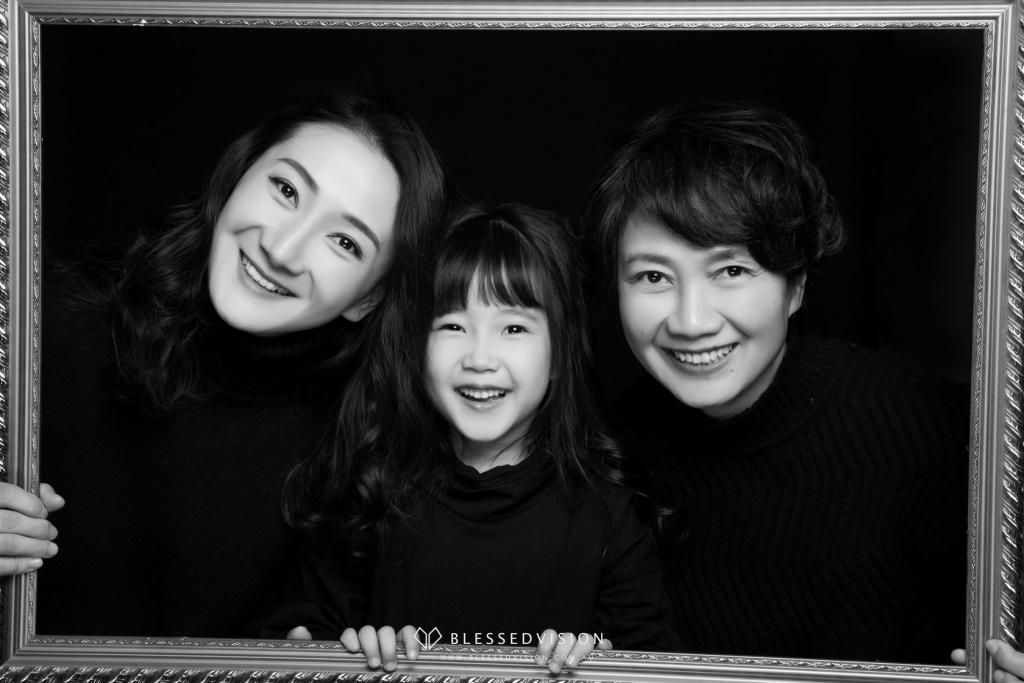 Studio Photography family baby newborn portrait photography Blessed Vision 人像摄影 宝宝照 棚拍 孕妇照 中国风 (1 of 29)